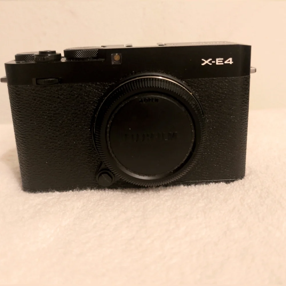 Fujifilm X-E4 Black Excellent Condition Updated NWOB Pls read Description